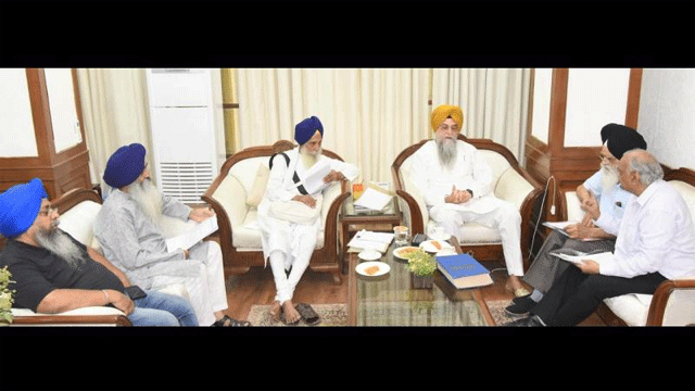 ਸਪੀਕਰ ਸੰਧਵਾਂ ਨੇ ਮਹਾਨ ਕੋਸ਼ ਨੂੰ ਸੋਧ ਕੇ ਮੁੜ ਪ੍ਰਕਾਸ਼ਿਤ ਕਰਨ ਸਬੰਧੀ ਵੱਖ-ਵੱਖ ਸਿੱਖ ਸੰਸਥਾਵਾਂ ਦੇ ਨੁਮਾਇੰਦਿਆਂ ਨਾਲ ਕੀਤੀ ਵਿਚਾਰ-ਚਰਚਾ ਸਪੀਕਰ ਸੰਧਵਾਂ ਨੇ ਮਹਾਨ ਕੋਸ਼ ਨੂੰ ਸੋਧ ਕੇ ਮੁੜ ਪ੍ਰਕਾਸ਼ਿਤ ਕਰਨ ਸਬੰਧੀ ਵੱਖ-ਵੱਖ ਸਿੱਖ ਸੰਸਥਾਵਾਂ ਦੇ ਨੁਮਾਇੰਦਿਆਂ ਨਾਲ ਕੀਤੀ ਵਿਚਾਰ-ਚਰਚਾ