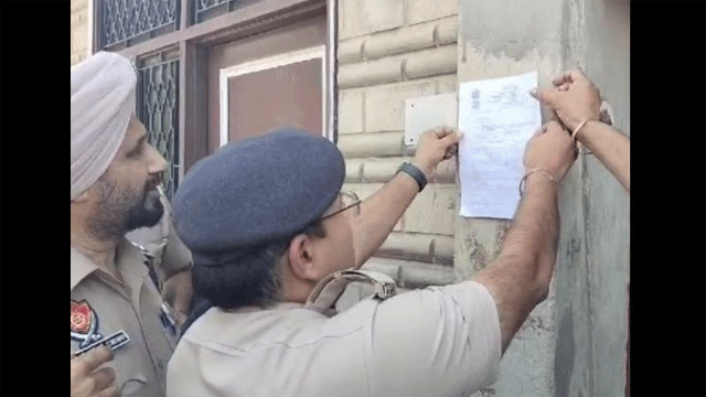 ਮੋਗਾ ਪੁਲਿਸ ਨੇ ਨਸ਼ਾ ਤਸਕਰ ਦੀ ਜਾਇਦਾਦ ਕੀਤੀ ਜ਼ਬਤ , 20 ਲੱਖ ਦੀ ਕੀਮਤ ਵਾਲੇ ਮਕਾਨ ‘ਤੇ ਚਿਪਕਾਇਆ ਨੋਟਿਸ