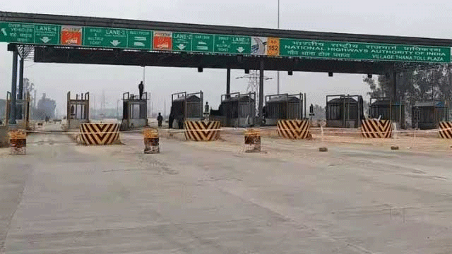 ਬਨੂੜ ਟੋਲ ਪਲਾਜ਼ਾ ’ਤੇ ਬੱਸ ਡਰਾਈਵਰ ਦਾ ਸ਼ਰਮਨਾਕ ਕਾਰਾ, ਮਹਿਲਾ ਟੋਲ ਕਰਮਚਾਰੀ ਨੂੰ ਮਾਰਿਆ ਥੱਪੜ ਬਨੂੜ ਟੋਲ ਪਲਾਜ਼ਾ ’ਤੇ ਬੱਸ ਡਰਾਈਵਰ ਦਾ ਸ਼ਰਮਨਾਕ ਕਾਰਾ, ਮਹਿਲਾ ਟੋਲ ਕਰਮਚਾਰੀ ਨੂੰ ਮਾਰਿਆ ਥੱਪੜ