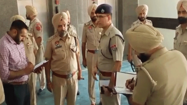 ਪੰਜਾਬ ਪੁਲੀਸ ਲੋਕਾਂ ਦੀ ਜਾਨ ਮਾਲ ਦੀ ਰੱਖਿਆ ਵਚਨਬੱਧ: ਦੀਪਕ ਪਾਰਿਕ ਪੰਜਾਬ ਪੁਲੀਸ ਲੋਕਾਂ ਦੀ ਜਾਨ ਮਾਲ ਦੀ ਰੱਖਿਆ ਵਚਨਬੱਧ: ਦੀਪਕ ਪਾਰਿਕ