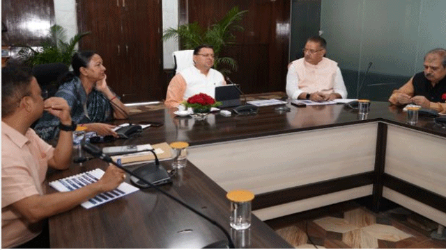 किसानों को विभिन्न योजनाओं का लाभ देने के लिए बड़े कार्यक्रम किये जाएं- सीएम