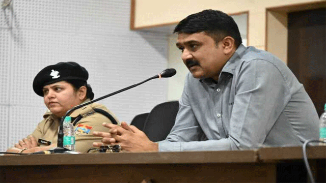 IMA कैडेट्स के साथ पुलिस लाइन देहरादून में एसएसपी देहरादून ने किया इंटरेक्शन IMA कैडेट्स के साथ पुलिस लाइन देहरादून में एसएसपी देहरादून ने किया इंटरेक्शन