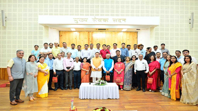 राष्ट्रीय डॉक्टर्स डे के अवसर पर सीएम धामी ने प्रदेशभर से आए चिकित्सकों को सम्मानित किया