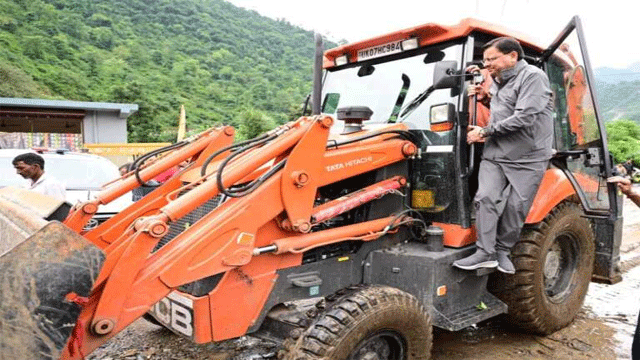 मुख्यमंत्री धामी ने अतिवृष्टि से प्रभावित मालदेवता क्षेत्र एवं केसरवाला का स्थलीय निरीक्षण कर वहाँ की स्थिति का जायज़ा लिया मुख्यमंत्री धामी ने अतिवृष्टि से प्रभावित मालदेवता क्षेत्र एवं केसरवाला का स्थलीय निरीक्षण कर वहाँ की स्थिति का जायज़ा लिया