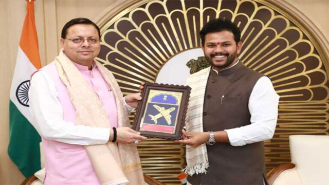 मुख्यमंत्री धामी ने केंद्रीय नागरिक उड्डयन मंत्री से उत्तराखण्ड में हवाई सेवाओं के विस्तार पर की चर्चा