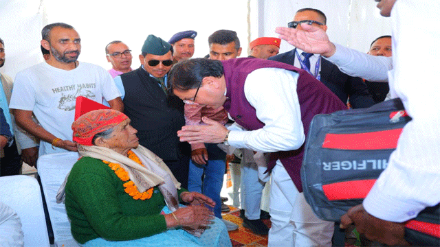 मुख्यमंत्री धामी पहुंचे शहीदों की स्मृति स्मरण समारोह  में रिखणीखाल, 102 करोड़ की विकास योजनाओं की दी सौगात