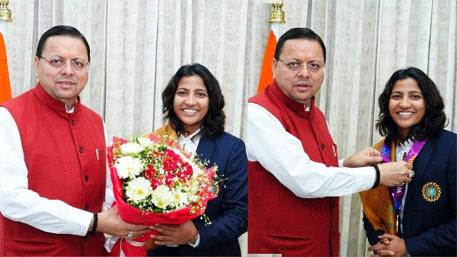 महिला विश्व कप विजेता क्रिकेटर स्नेह राणा ने की मुख्यमंत्री पुष्कर सिंह धामी से शिष्टाचार भेंट