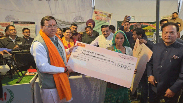 सरकार का हर कदम अन्नदाता किसान के साथ: मुख्यमंत्री धामी सरकार का हर कदम अन्नदाता किसान के साथ: मुख्यमंत्री धामी