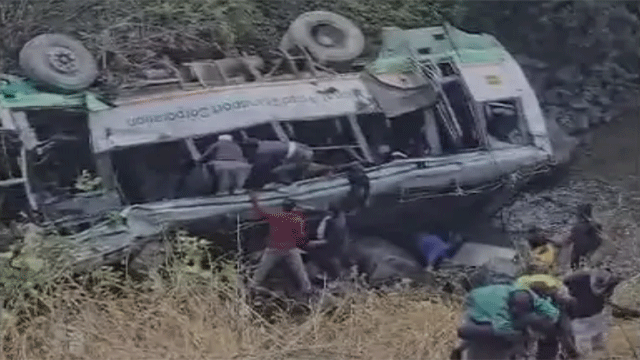 कालसी में बस हादसा; हिमाचल रोडवेज की बस गहरी खाई में गिरी