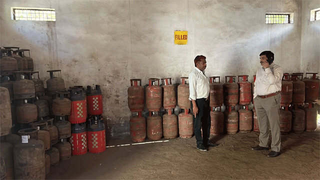 देहरादून में एलपीजी गैस कालाबाजारी पर सख्ती, क्यूआरटी की सतत कार्रवाई जारी